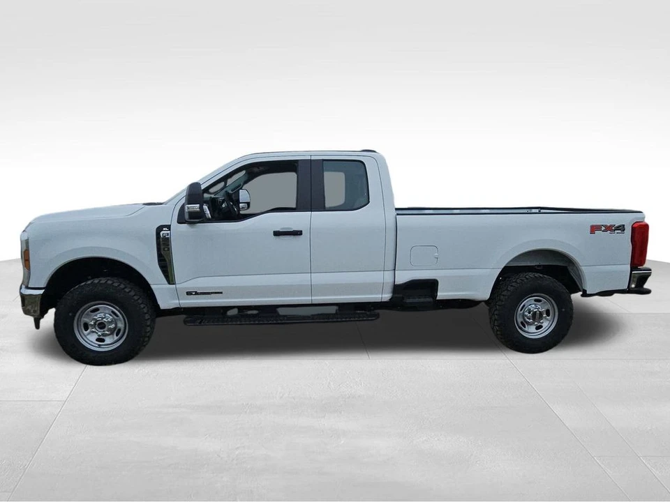 2025 Ford Super Duty 5th Gen - Image 16 of 21