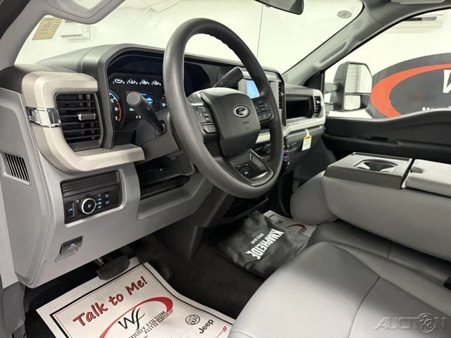 2025 Ford Super Duty 5th Gen - Image 10 of 12
