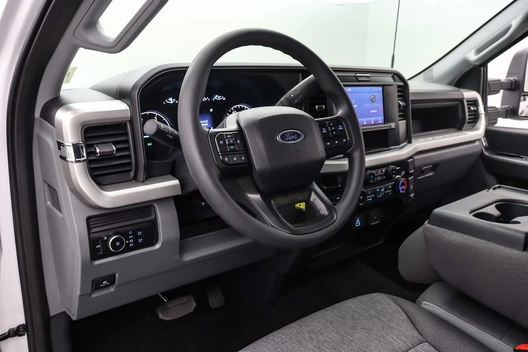 2025 Ford Super Duty 5th Gen - Image 15 of 21