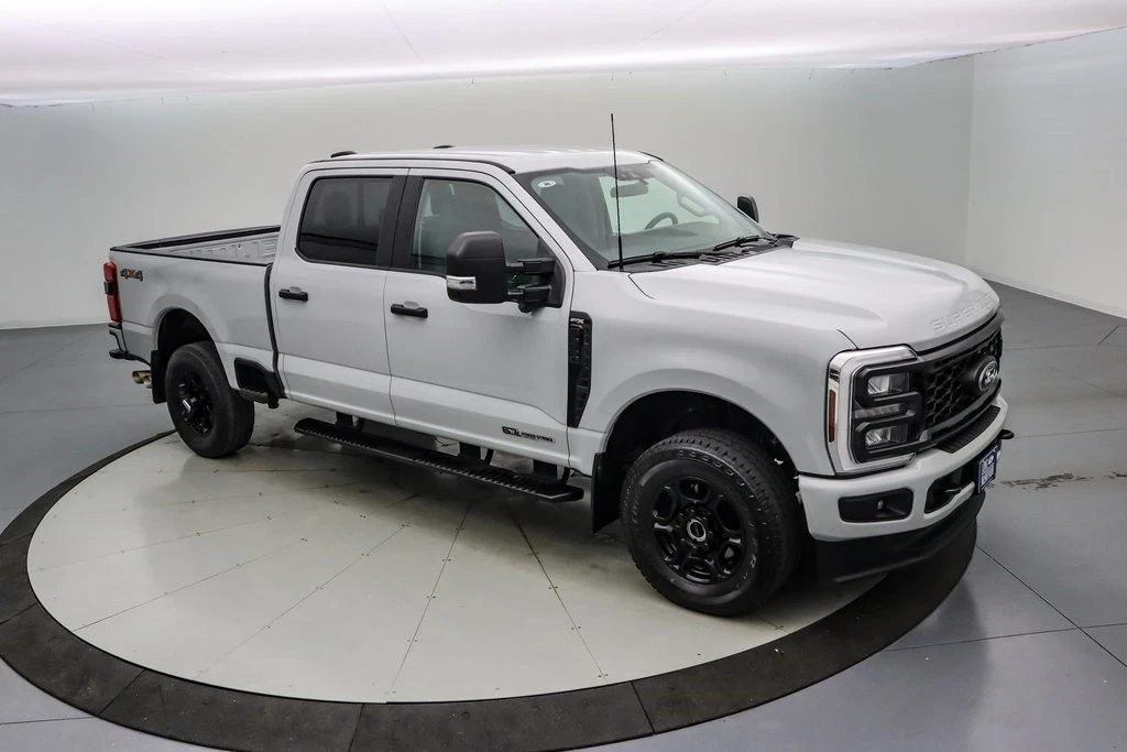 2025 Ford Super Duty 5th Gen - Image 2 of 21