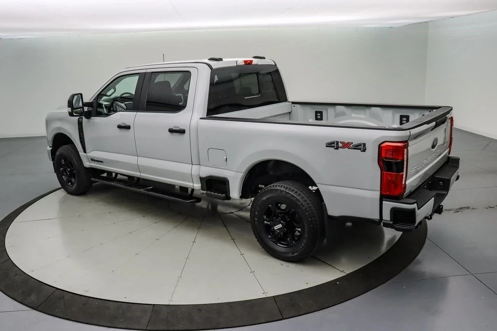 2025 Ford Super Duty 5th Gen - Image 9 of 21