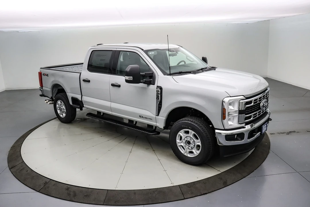 2025 Ford Super Duty 5th Gen - Image 2 of 21