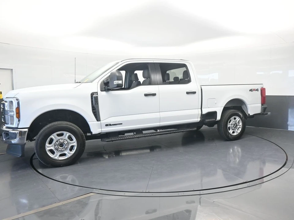 2025 Ford Super Duty 5th Gen - Image 2 of 12