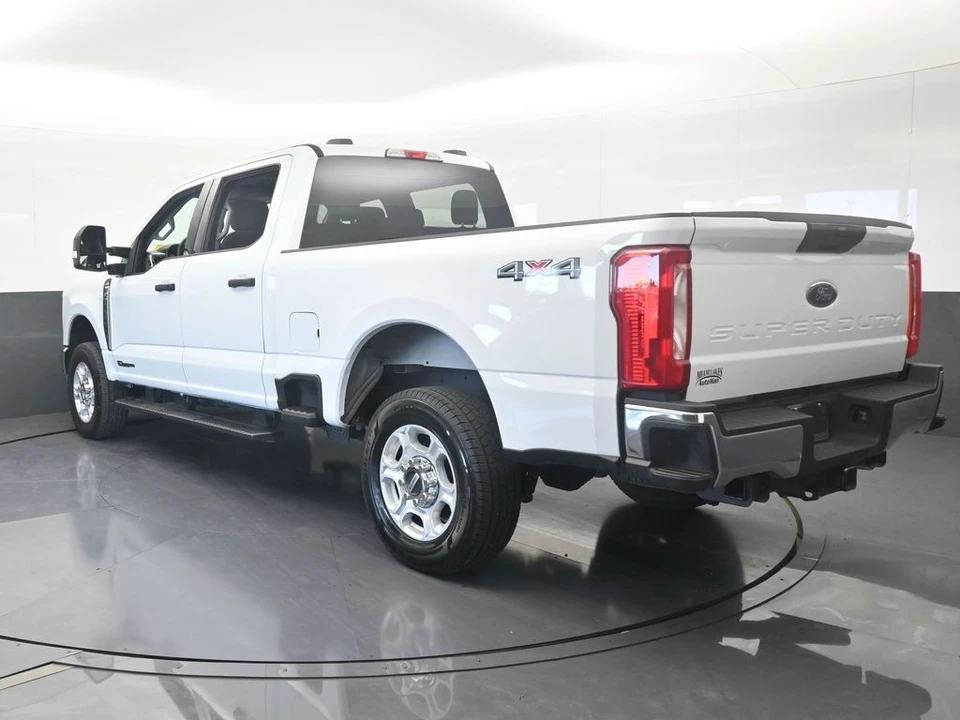 2025 Ford Super Duty 5th Gen - Image 4 of 12