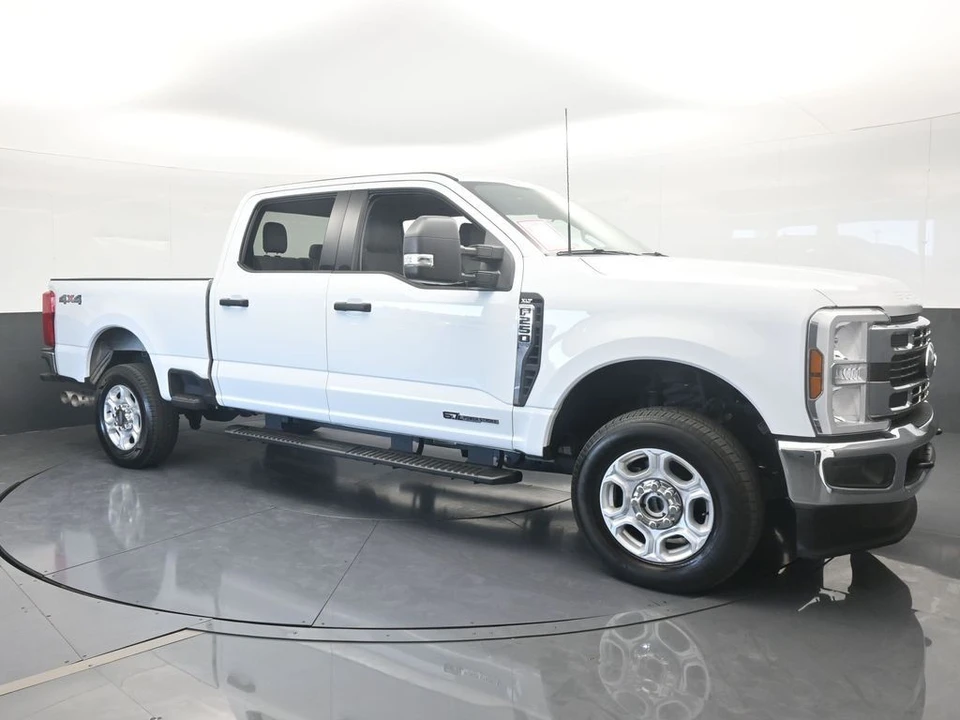 2025 Ford Super Duty 5th Gen - Image 8 of 12