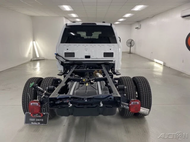 2025 Ford Super Duty 5th Gen - Image 9 of 12