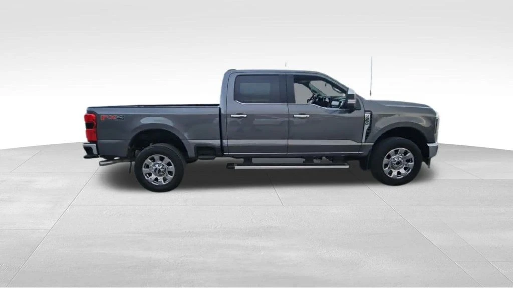 2025 Ford Super Duty 5th Gen - Image 9 of 12