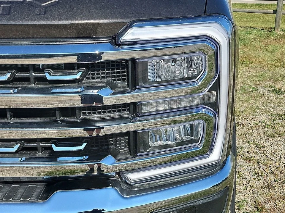 2025 Ford Super Duty 5th Gen - Image 18 of 21