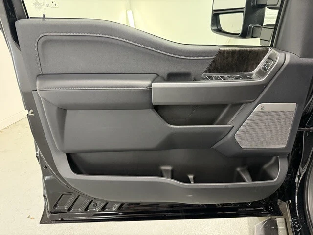 2025 Ford Super Duty 5th Gen - Image 11 of 12
