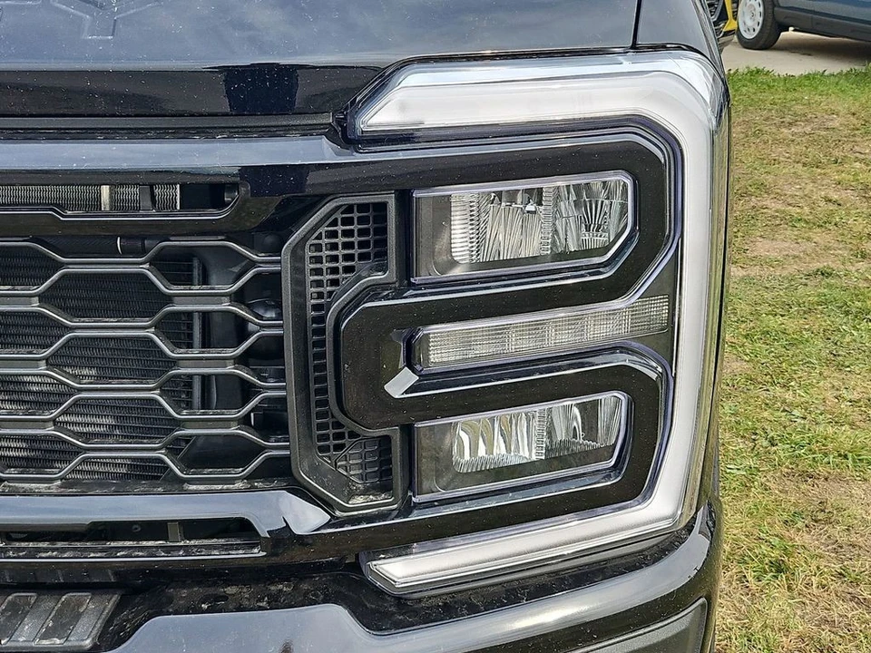 2025 Ford Super Duty 5th Gen - Image 18 of 21