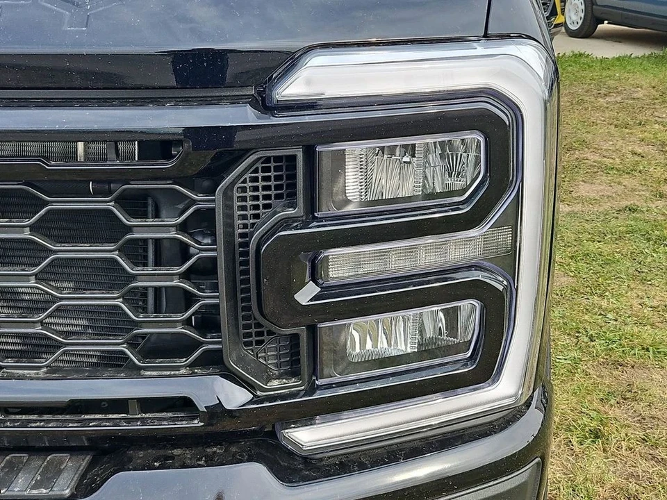 2025 Ford Super Duty 4th Gen - Image 18 of 21