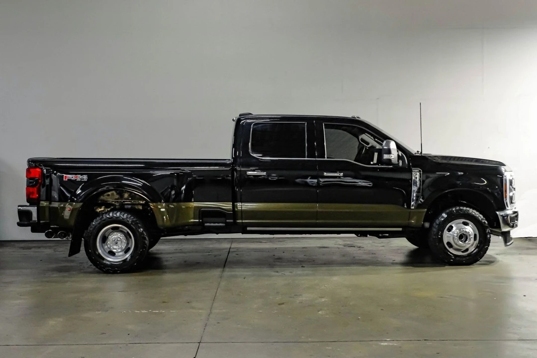 2025 Ford Super Duty 5th Gen - Image 11 of 31