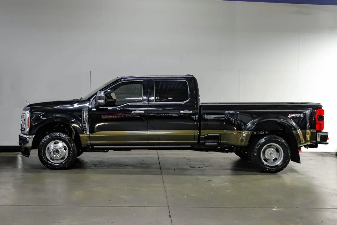 2025 Ford Super Duty 5th Gen - Image 17 of 31