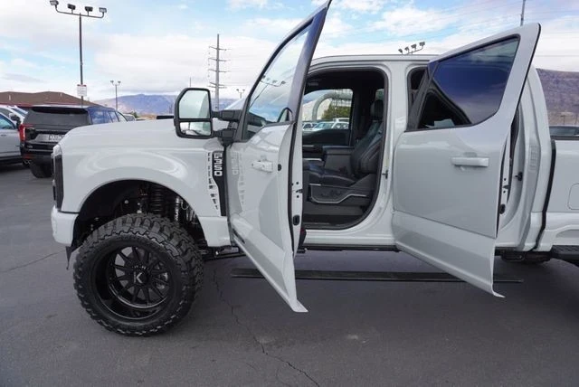 2025 Ford Super Duty 5th Gen - Image 19 of 21