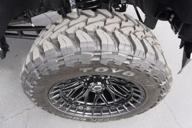 2025 Ford Super Duty 5th Gen - Image 18 of 21