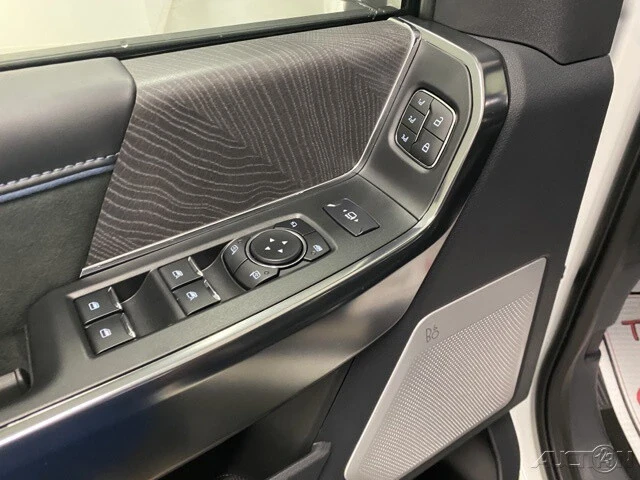 2025 Ford Super Duty 5th Gen - Image 10 of 12