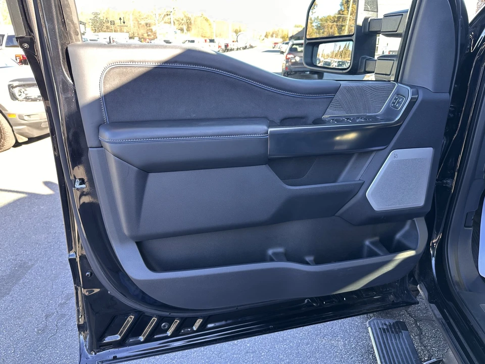 2025 Ford Super Duty 5th Gen - Image 9 of 12