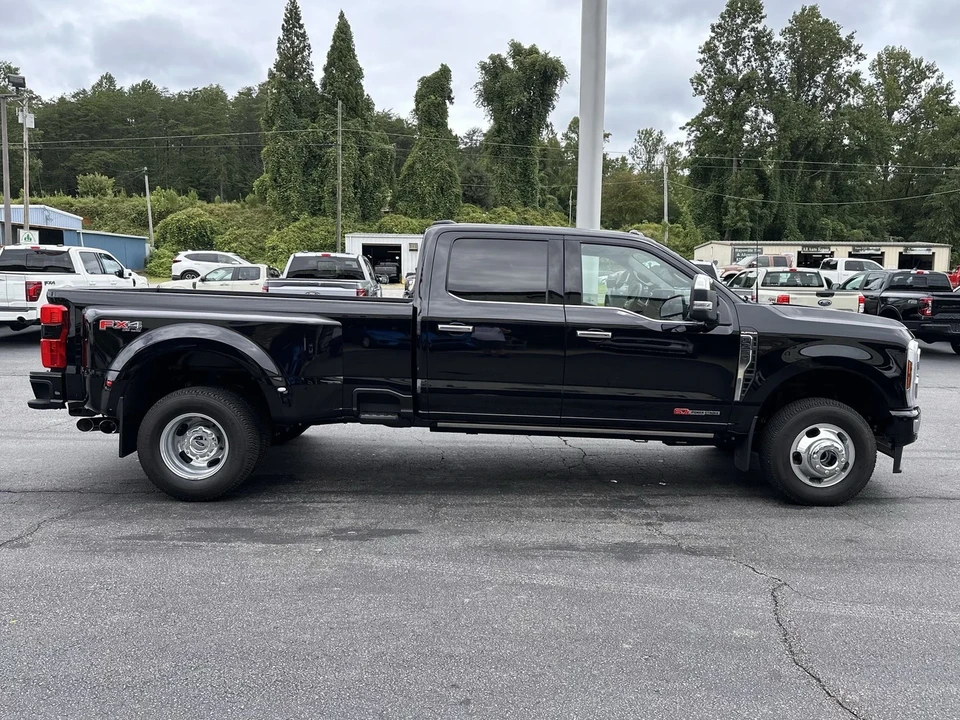 2025 Ford Super Duty 5th Gen - Image 5 of 12
