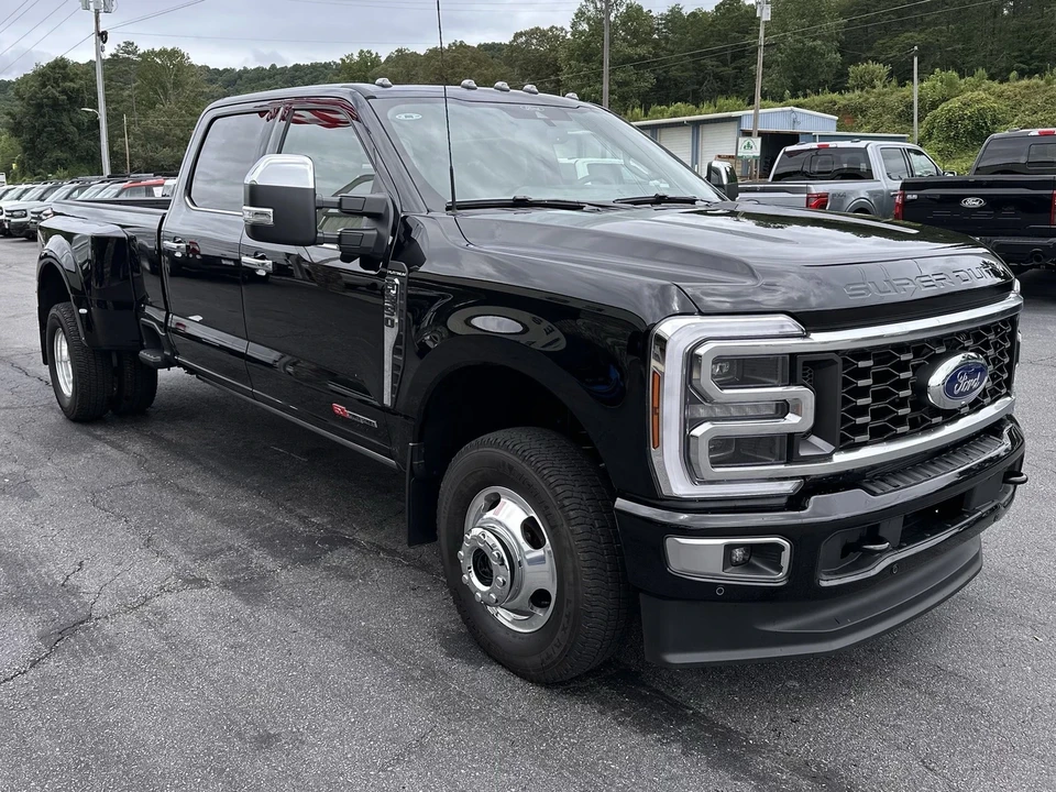 2025 Ford Super Duty 5th Gen - Image 4 of 12