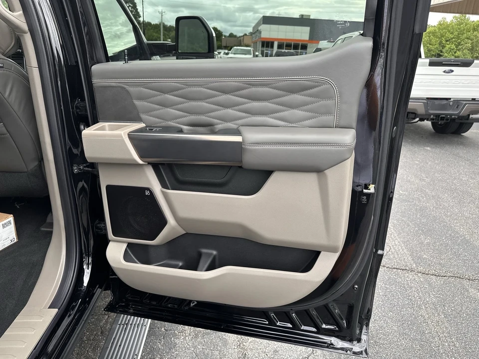 2025 Ford Super Duty 5th Gen - Image 18 of 21