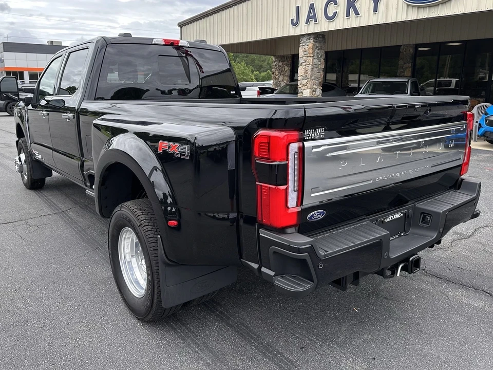 2025 Ford Super Duty 5th Gen - Image 8 of 12