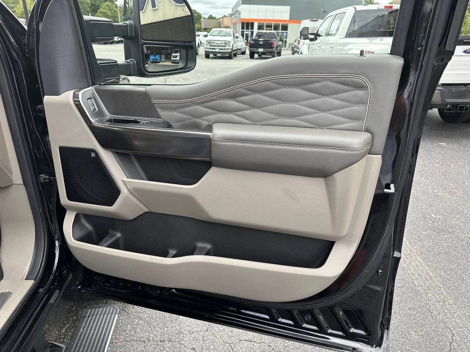 2025 Ford Super Duty 5th Gen - Image 15 of 21
