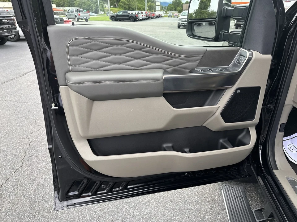 2025 Ford Super Duty 5th Gen - Image 10 of 12