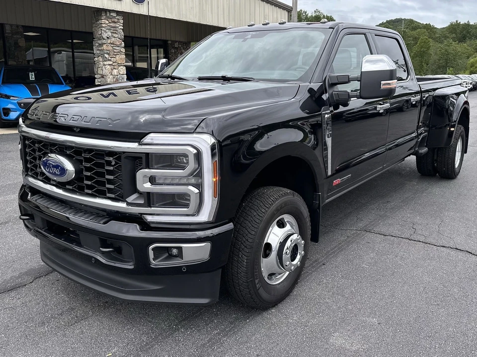 2025 Ford Super Duty 5th Gen - Image 2 of 12