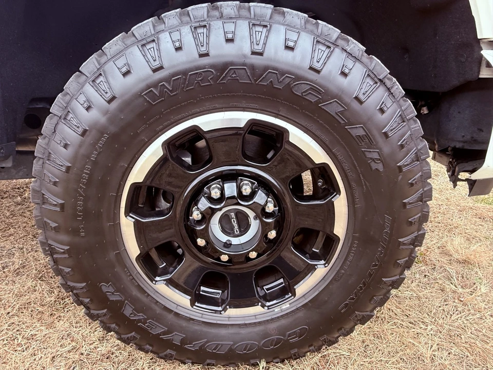 2025 Ford Super Duty 5th Gen - Image 4 of 19