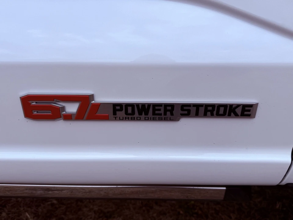 2025 Ford Super Duty 5th Gen - Image 3 of 19