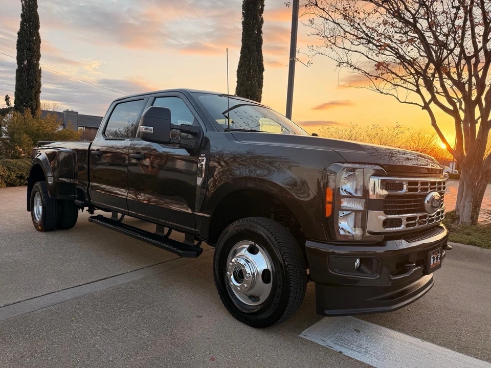 2025 Ford Super Duty 5th Gen - Image 4 of 20