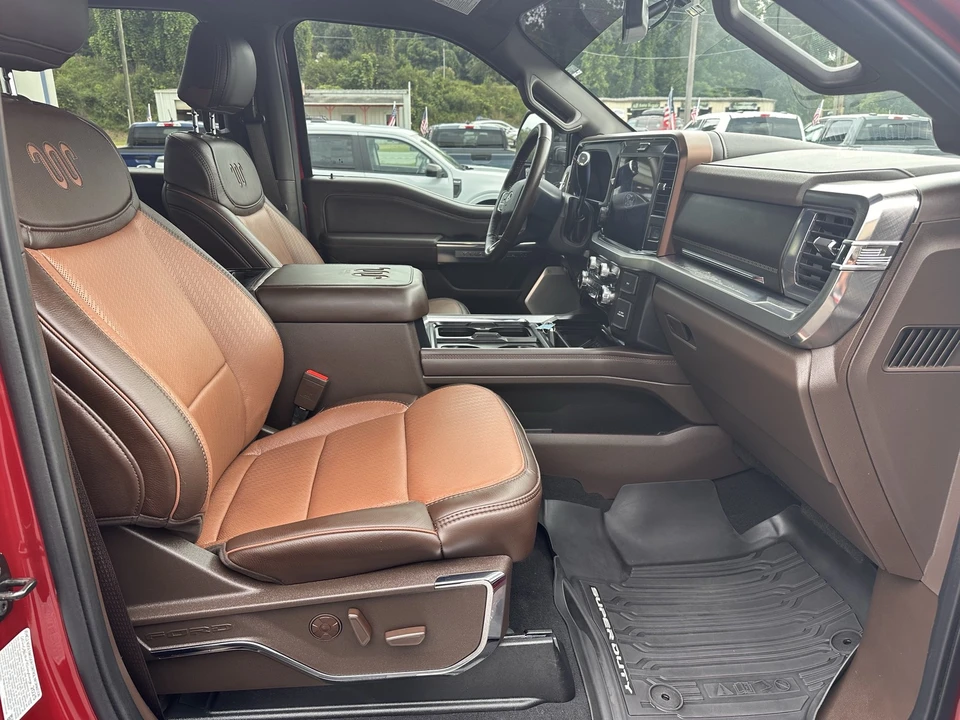 2025 Ford Super Duty 5th Gen - Image 16 of 31