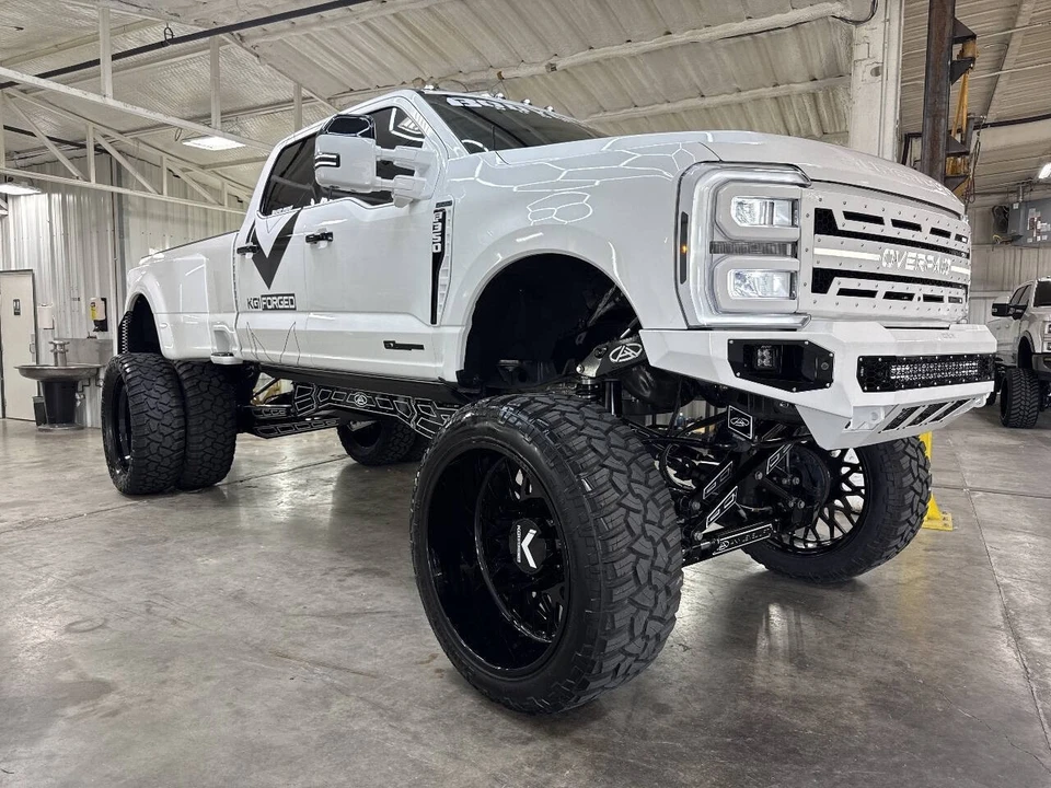 2025 Ford Super Duty 5th Gen - Image 9 of 31