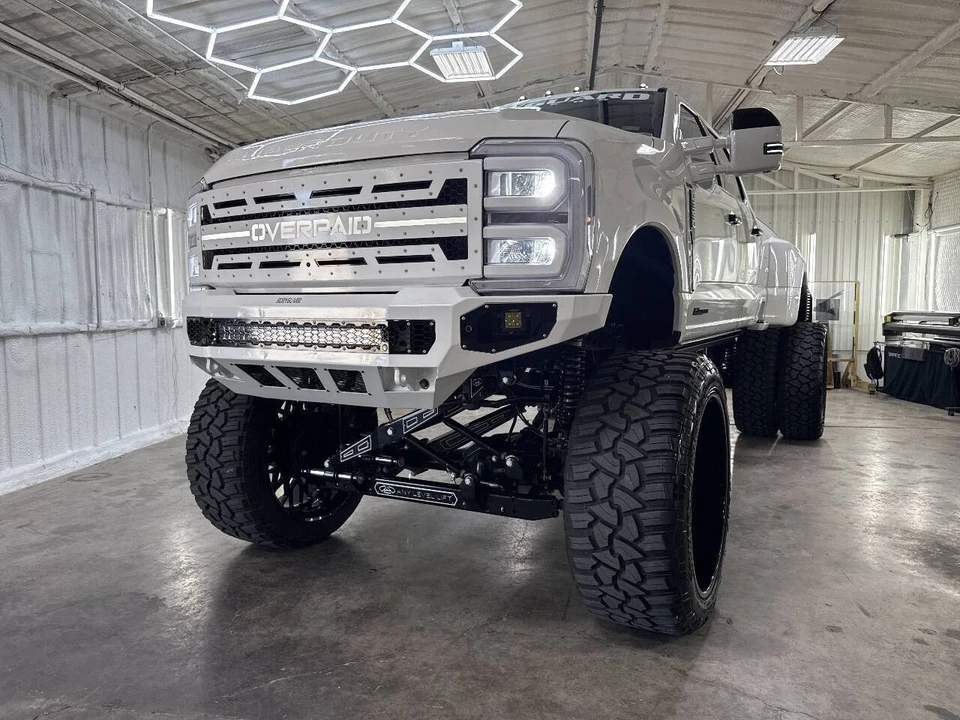 2025 Ford Super Duty 5th Gen - Image 2 of 31