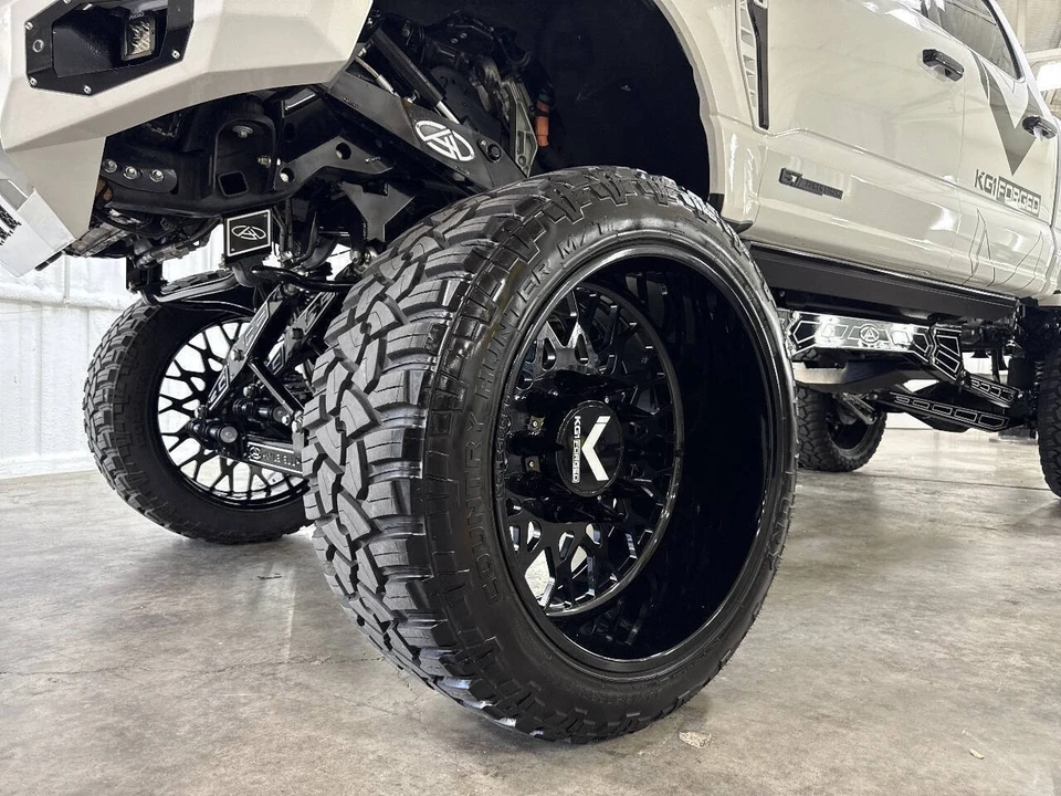 2025 Ford Super Duty 5th Gen - Image 15 of 31