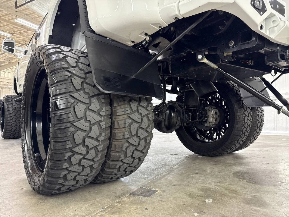 2025 Ford Super Duty 5th Gen - Image 26 of 31