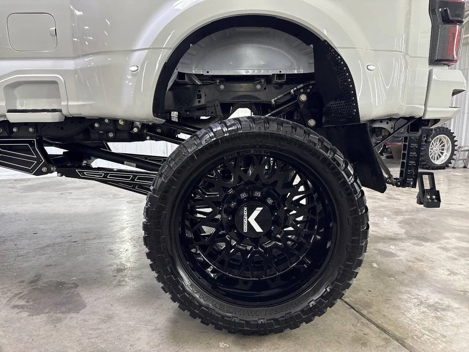 2025 Ford Super Duty 5th Gen - Image 24 of 31