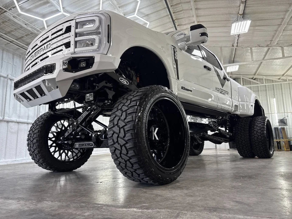 2025 Ford Super Duty 5th Gen - Image 21 of 31
