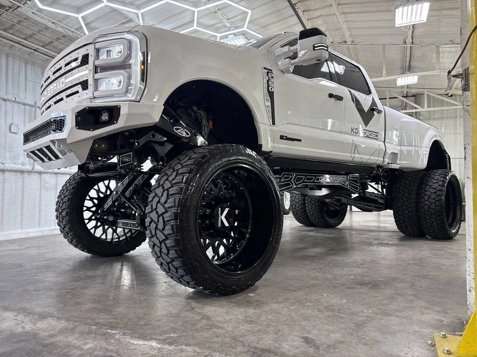 2025 Ford Super Duty 5th Gen - Image 20 of 31