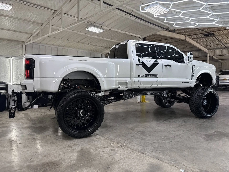 2025 Ford Super Duty 5th Gen - Image 8 of 31