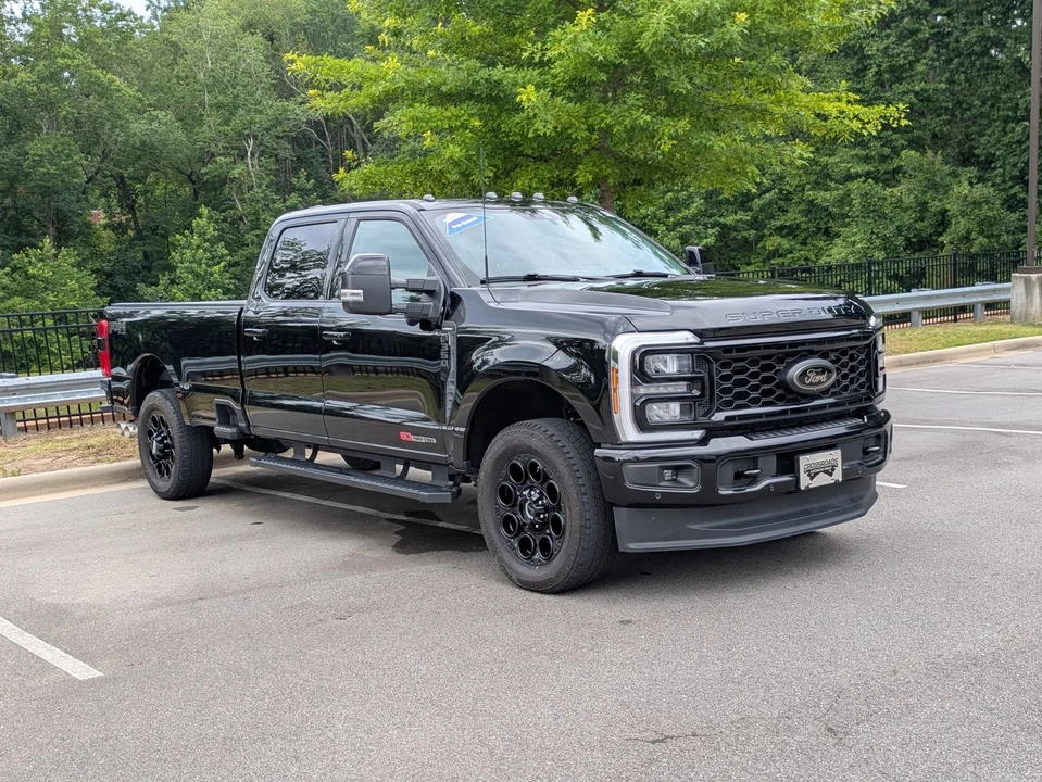 2025 Ford Super Duty 5th Gen - Image 2 of 31