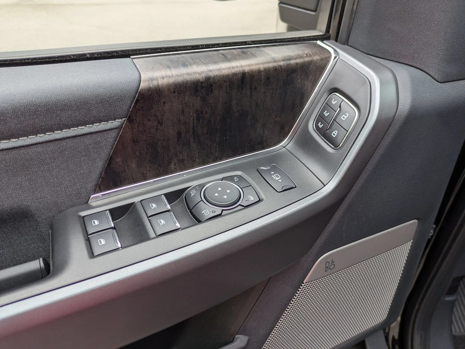 2025 Ford Super Duty 5th Gen - Image 17 of 31