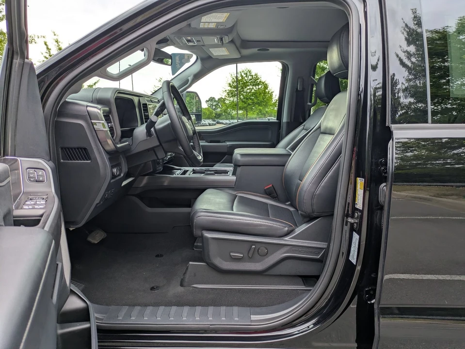 2025 Ford Super Duty 5th Gen - Image 13 of 31