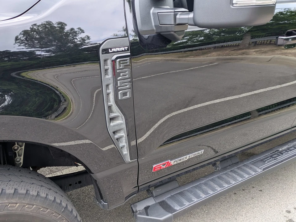 2025 Ford Super Duty 5th Gen - Image 12 of 31