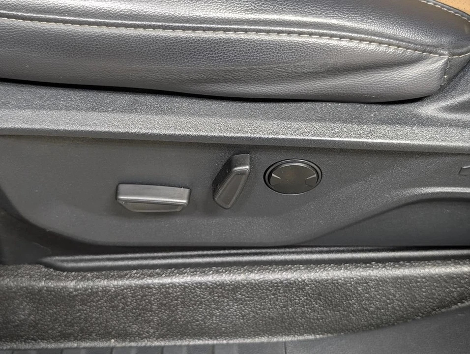 2025 Ford Super Duty 5th Gen - Image 16 of 31