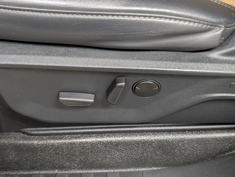 2025 Ford Super Duty 5th Gen - Image 16 of 31