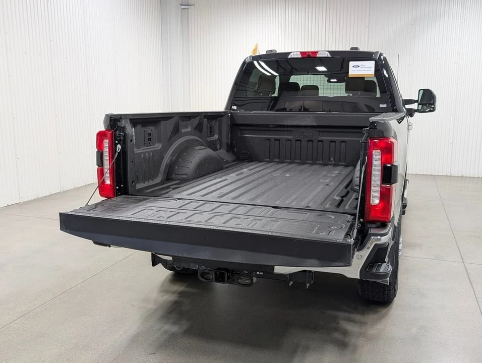 2025 Ford Super Duty 5th Gen - Image 25 of 31