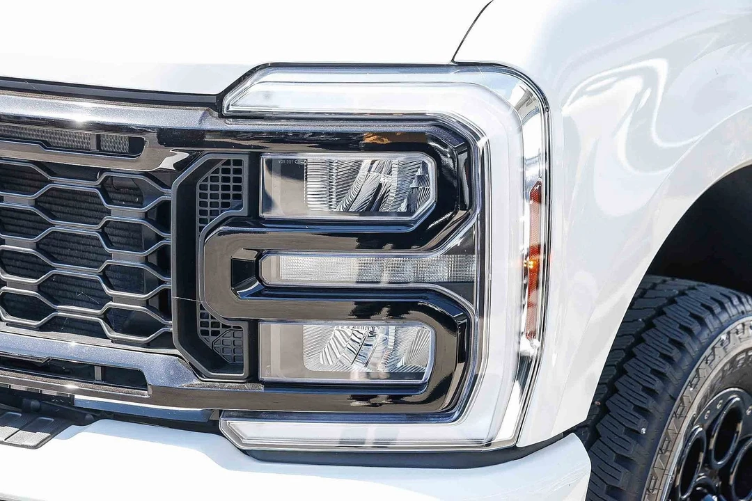2025 Ford Super Duty 5th Gen - Image 7 of 31