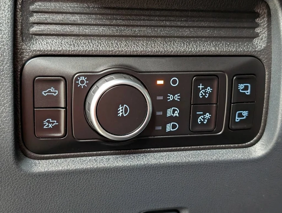 2025 Ford Super Duty 5th Gen - Image 12 of 31