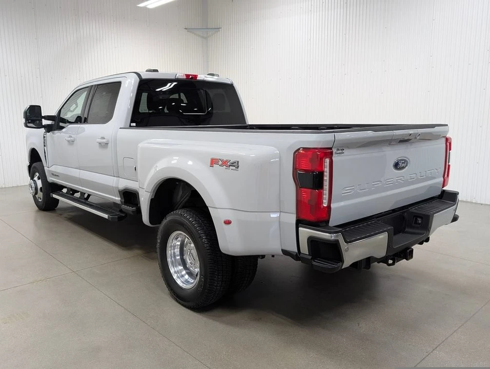 2025 Ford Super Duty 5th Gen - Image 28 of 31